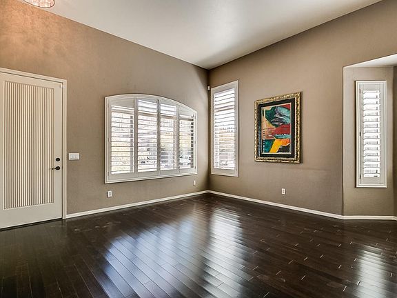 3rd image of 4079 N Sunset Cliff Pl