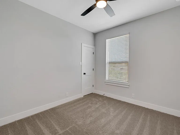 13624 Giovannis Gdn — Photo 10