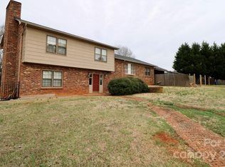 607 Hilltop Dr, Dallas, NC 28034