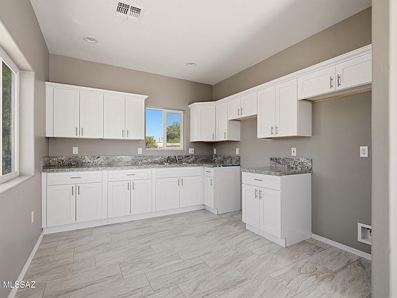 5th image of 378 E Corona Rd