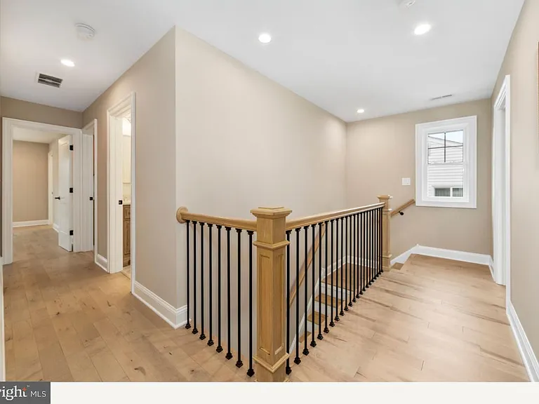 1833 W High St — Photo 34