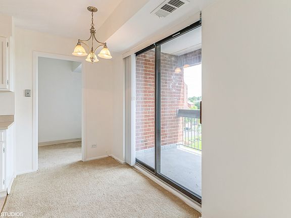 5th image of 600 Naples Ct APT 306