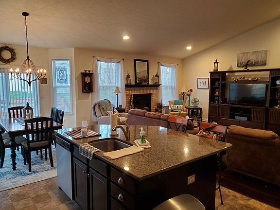 5th image of 7544 Basswood Dr