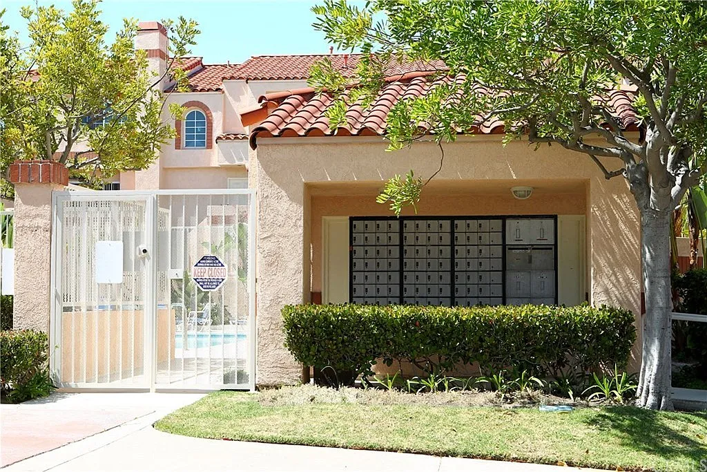 3101 Plaza Del Amo #84 — Photo 3