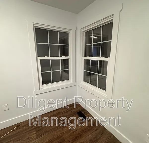 736 Stormont St #UPPER — Photo 12