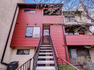 109 River Rd APT E2, Nutley, NJ 07110