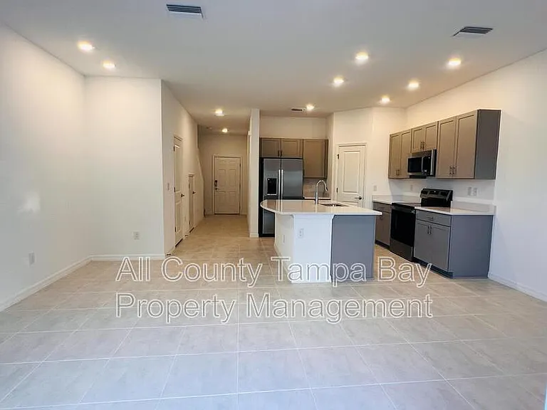 2187 Hallier Cv — Photo 3
