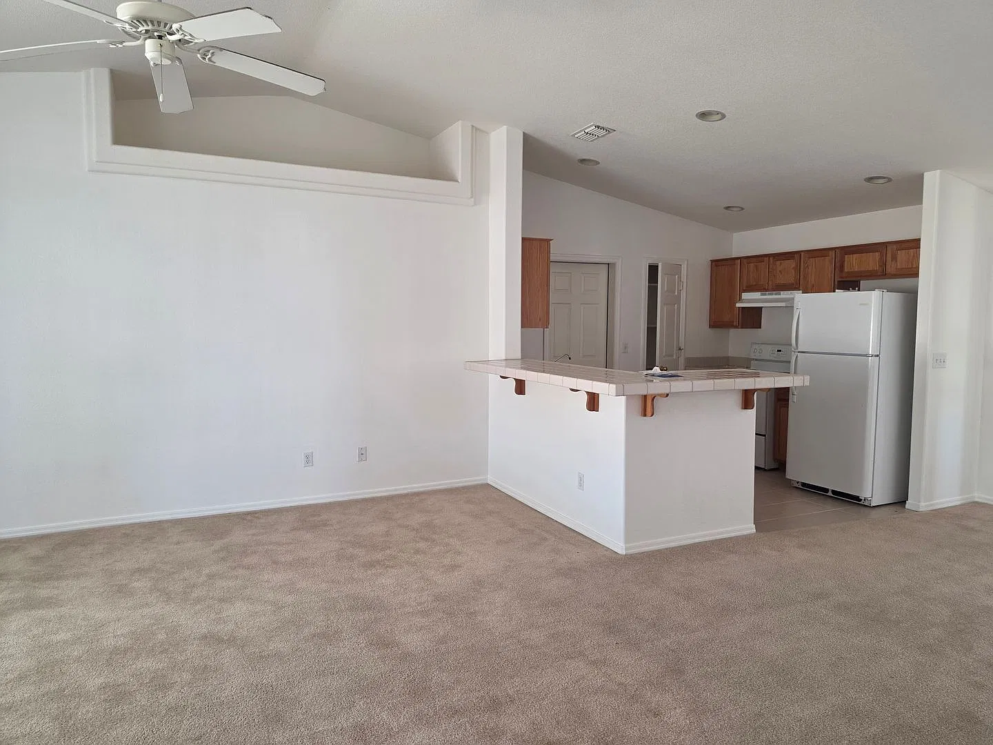Unfurnished Long Term — Photo 3