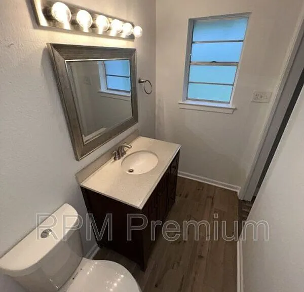 464 Wilton Dr — Photo 34