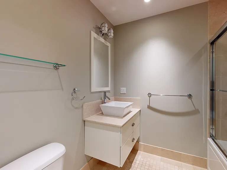 721 E 6th St #4 — Photo 11