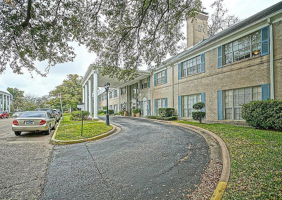 1st image of 2601 Bellefontaine St #208
