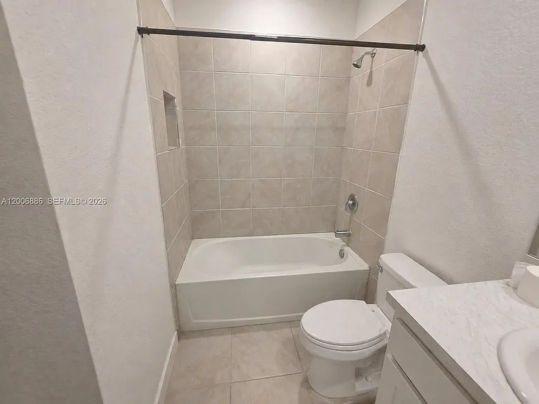 501 NE 1st Dr #501 — Photo 6