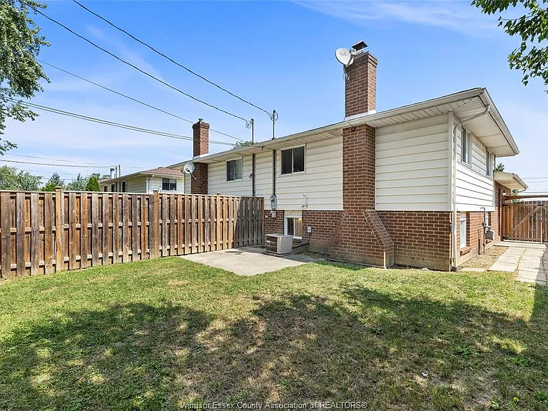 3083 Jefferson Blvd — Photo 25