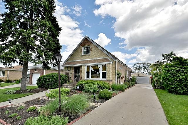 1st image of 8427 N Oleander Ave