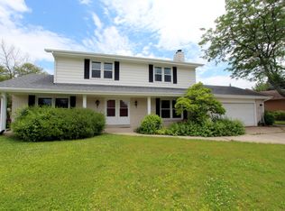 W162N8300 Tamarack Dr, Menomonee Falls, WI 53051