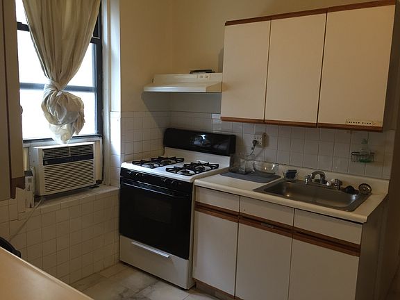 3rd image of 3407 31st Ave APT 4A