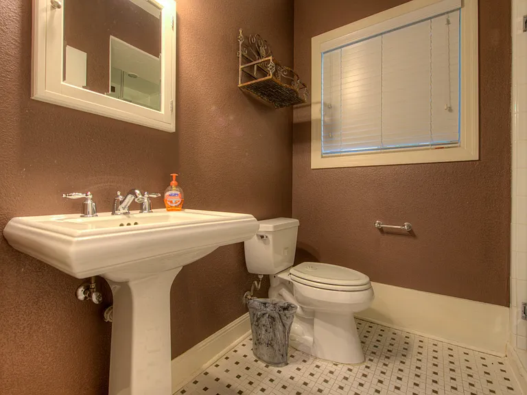 720 Sparks Ave — Photo 16