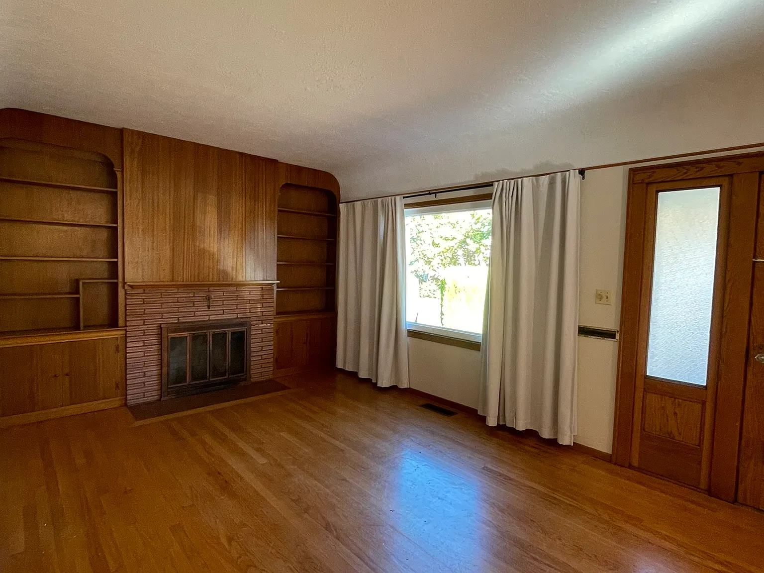 4 bed, 2.5 bath, 1932 sqft, $3,425 — Photo 4