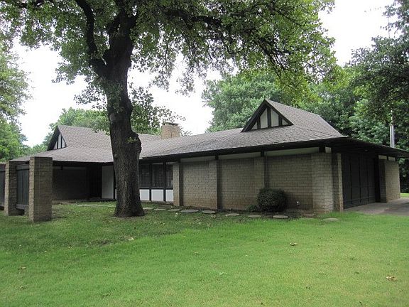 3rd image of 2815 Meadowlark Ln