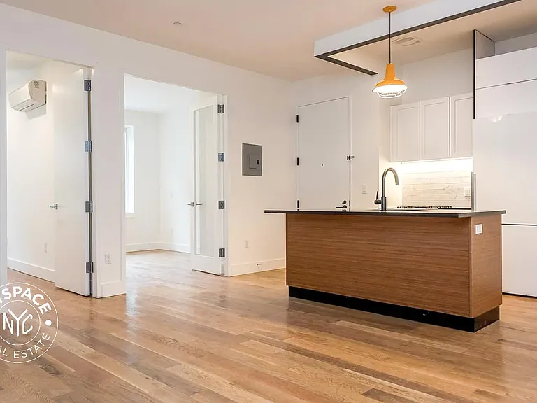 83 Winthrop St #1B — Photo 2