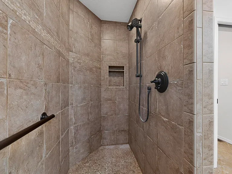 9735 Village Green Dr NE — Photo 28