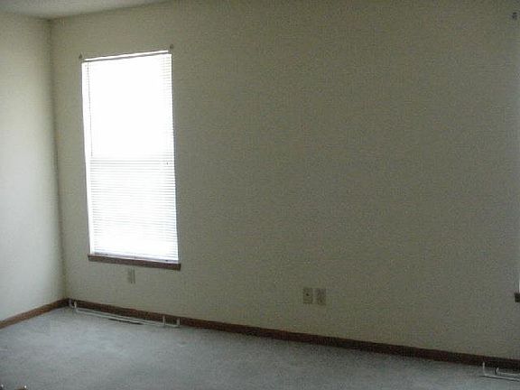 5th image of 812 Dublin Dr