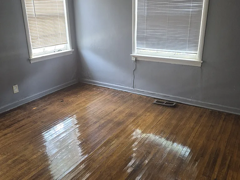301 S Poplar St — Photo 9