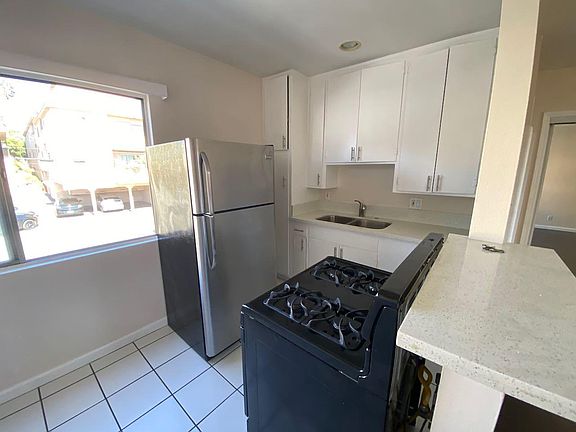 4th image of 2627 5th St #15