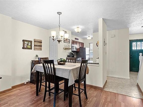 4th image of 133 Hillvue Dr