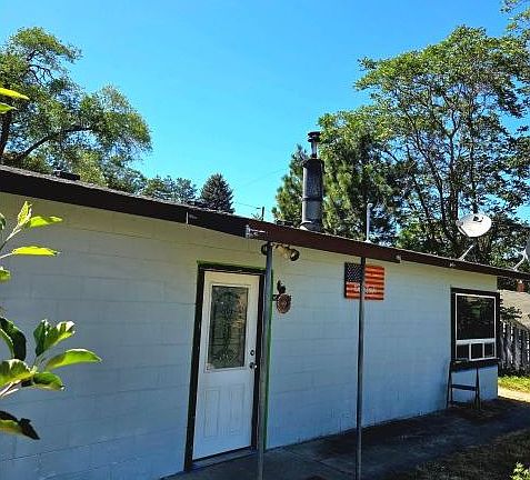 2nd image of 1070 Main St