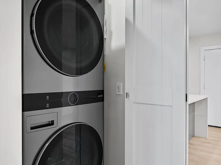 Ocean Beach Living | Modern 2Bd/2Ba | Laundry in-unit — Photo 4