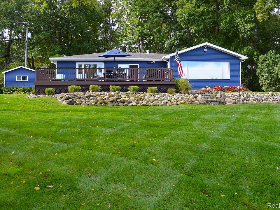 1st image of 3581 Lakeview Dr