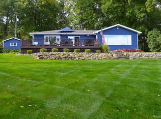 3581 Lakeview Dr, Ortonville, MI 48462