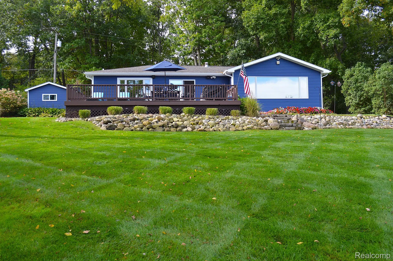 3581 Lakeview Dr photo 1