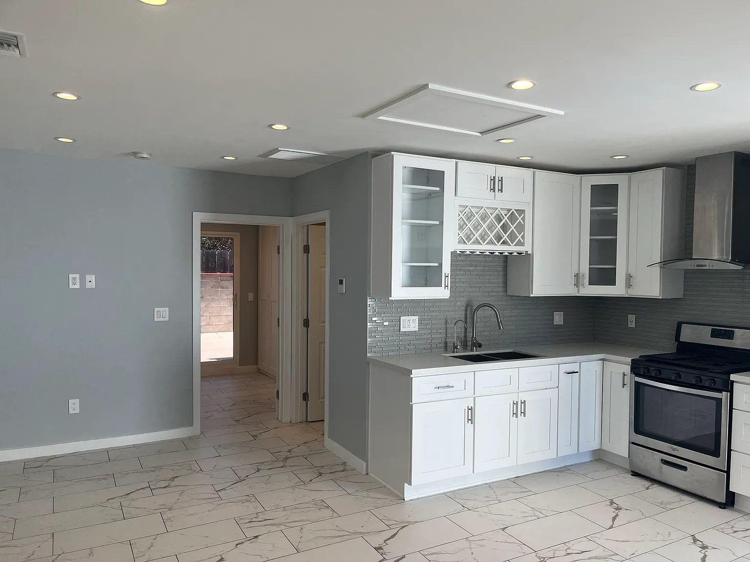 1 bed, 500 sqft, $2,300 — Photo 4