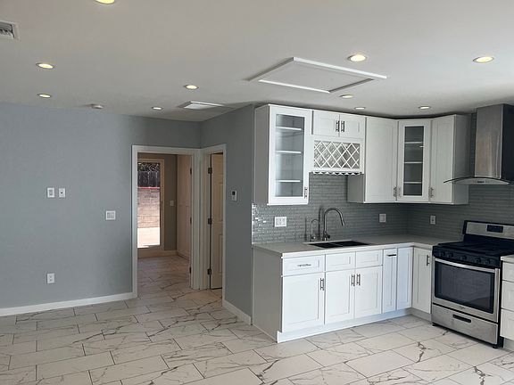 4th image of 1201 N Niagara St #101
