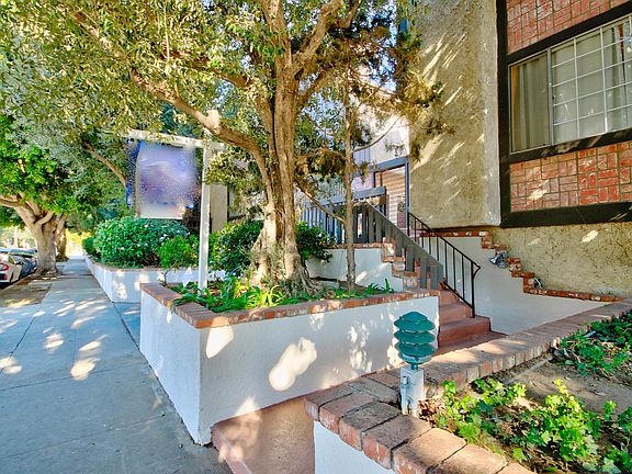 4th image of 1838 Barry Ave