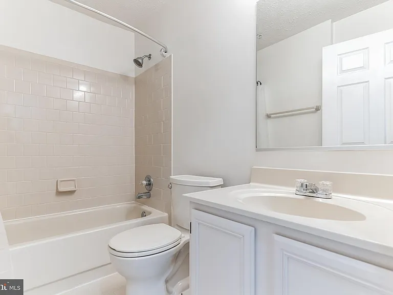 2405 Forest Edge Ct #103 — Photo 31