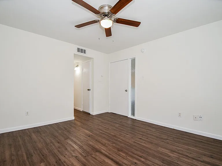2824 S Bartell Dr #311 — Photo 8