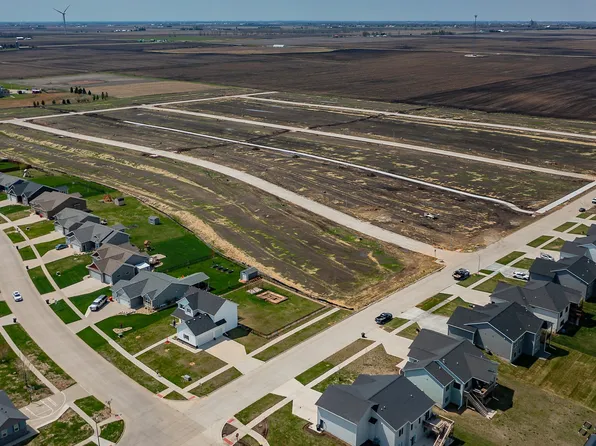 1006 Wild Oak Dr, Huxley, IA 50124