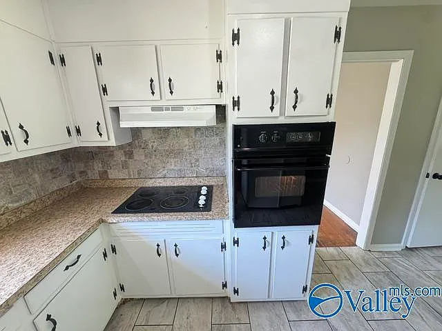 1114 Retlaw St NW — Photo 6
