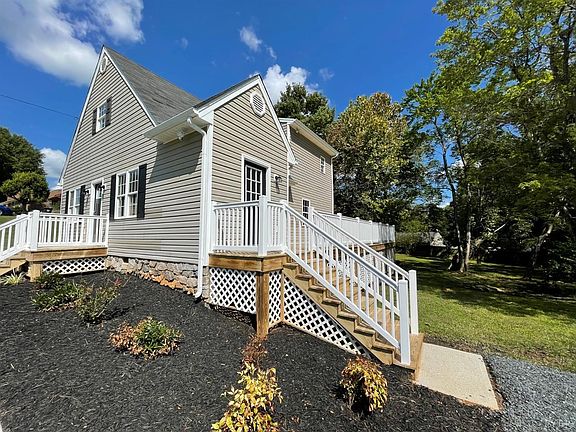 2nd image of 307 Woodberry Ln