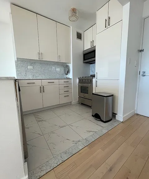 322 W 57th St #25U — Photo 6