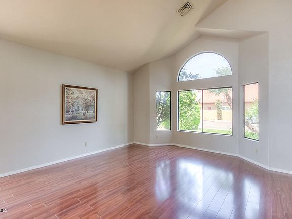 3rd image of 1921 E Kentucky Ln