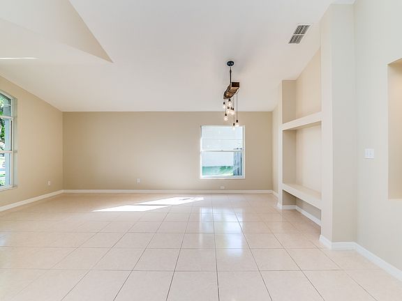 3rd image of 11669 Blackmoor Dr
