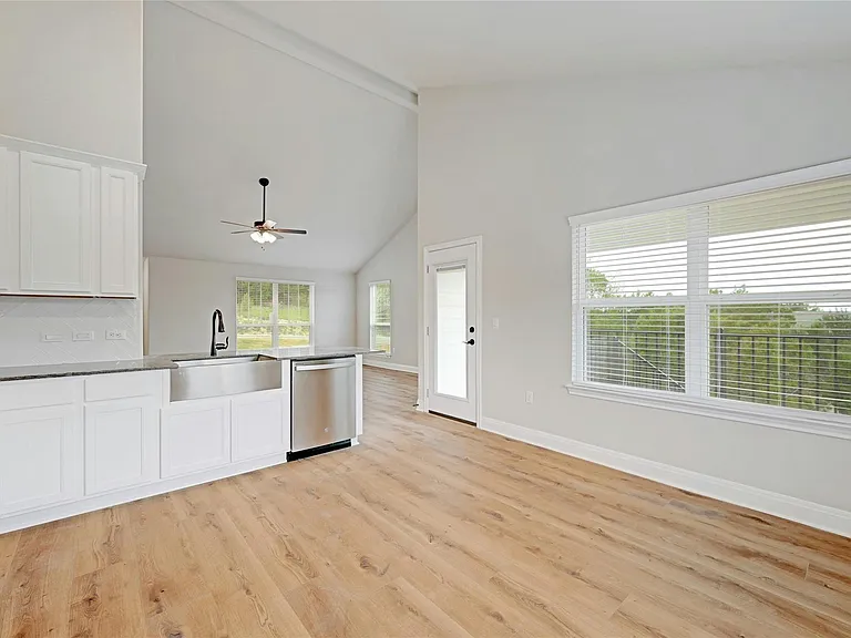 21502 Paine Ave — Photo 11