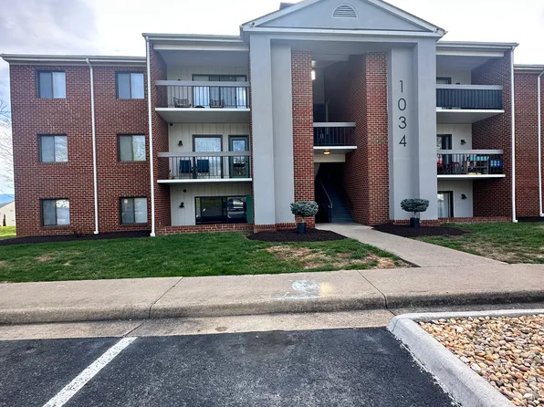 1034 Blue Ridge Dr APT 11, Harrisonburg, VA 22802