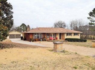 555 Cedar Hill Ln, Tuscumbia, AL 35674