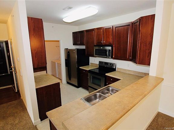3rd image of 11278 Hyde Pointe Ct