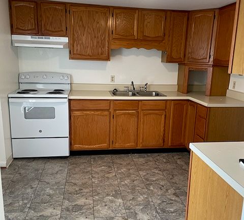 5th image of 915B Security Rd